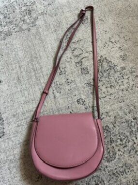 🧡3/$15 a new day Crossbody Strap Saddle Bag Mauve Magnetic Snap Closure